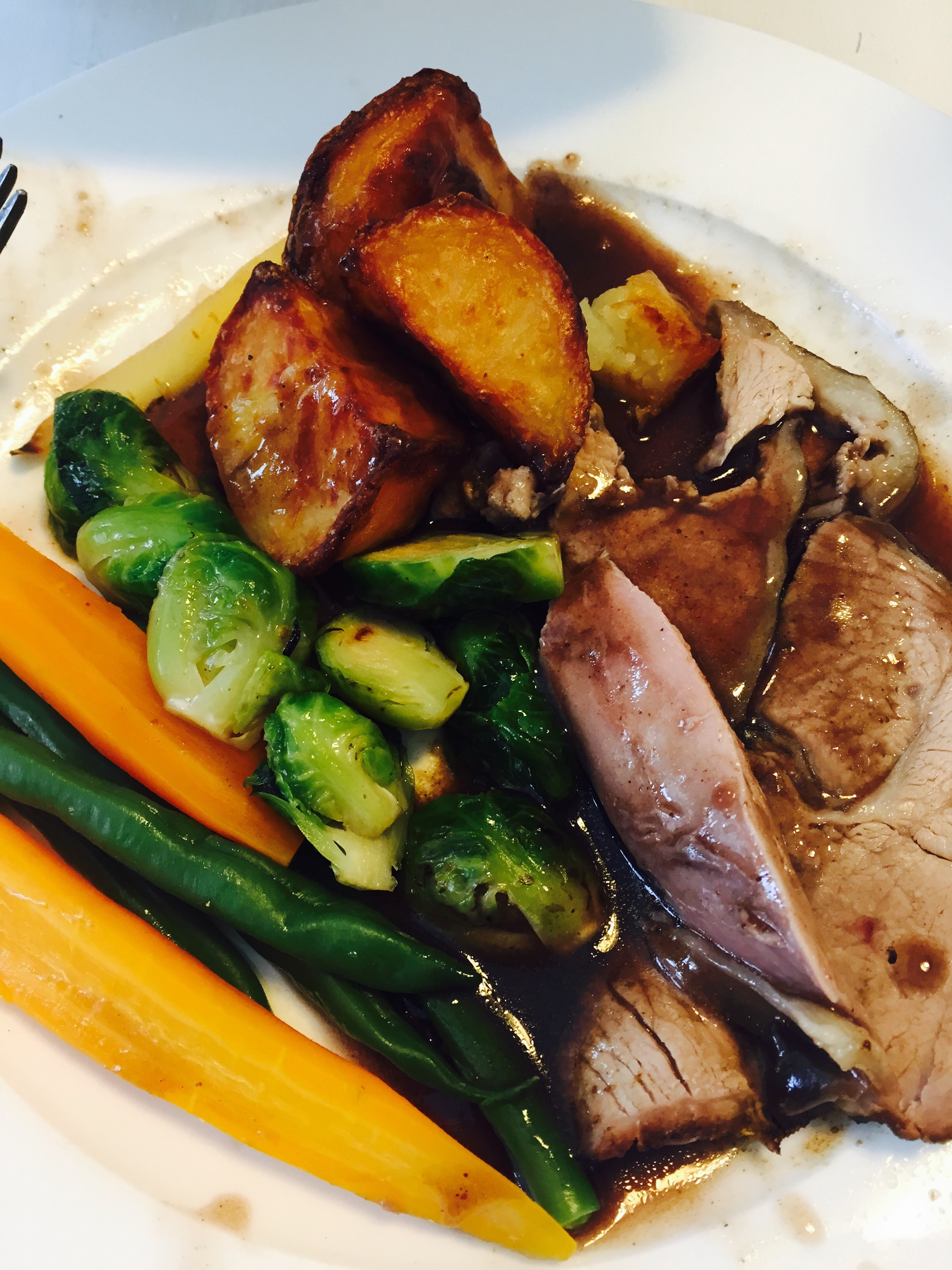 laura of london Sunday Roast laura nana